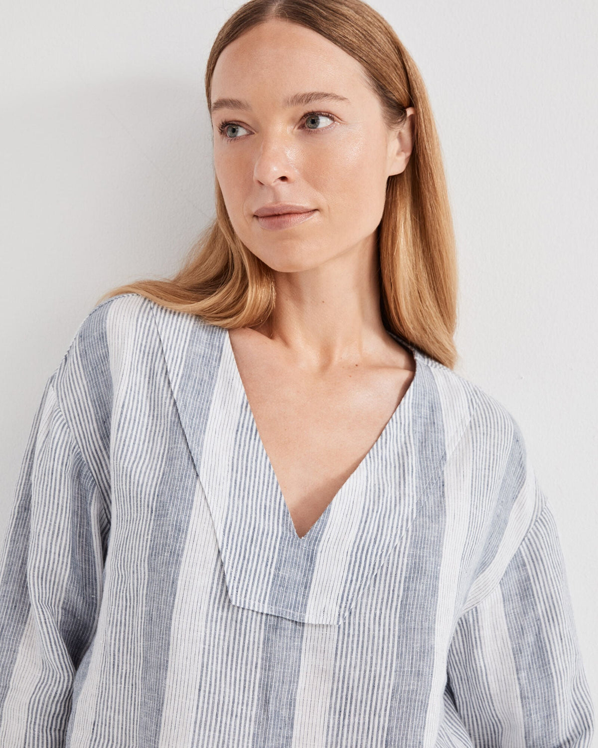 LINEN OMBRÉ STRIPE V-NECK TOP | Talbots