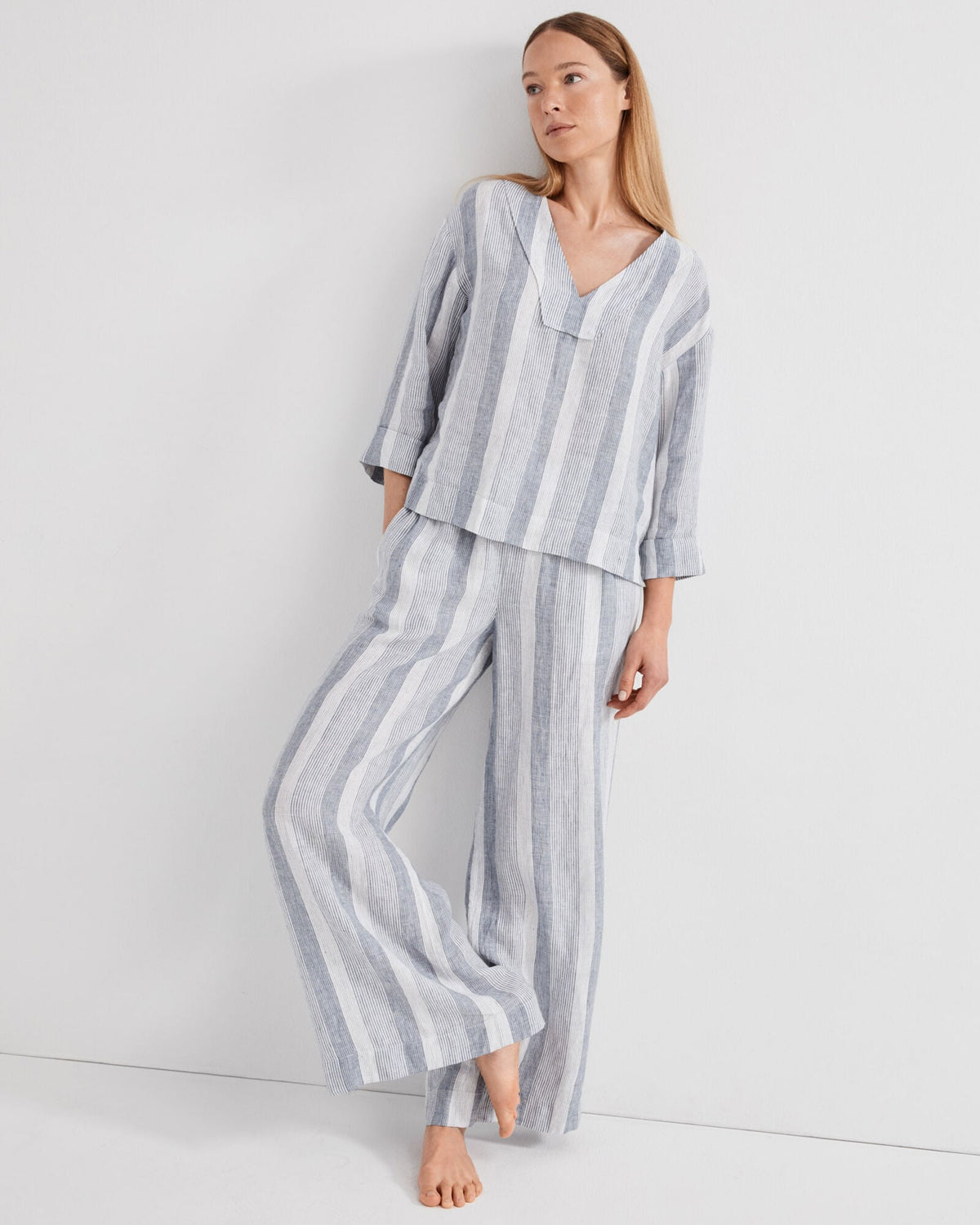 LINEN OMBRÉ STRIPE V-NECK TOP | Talbots