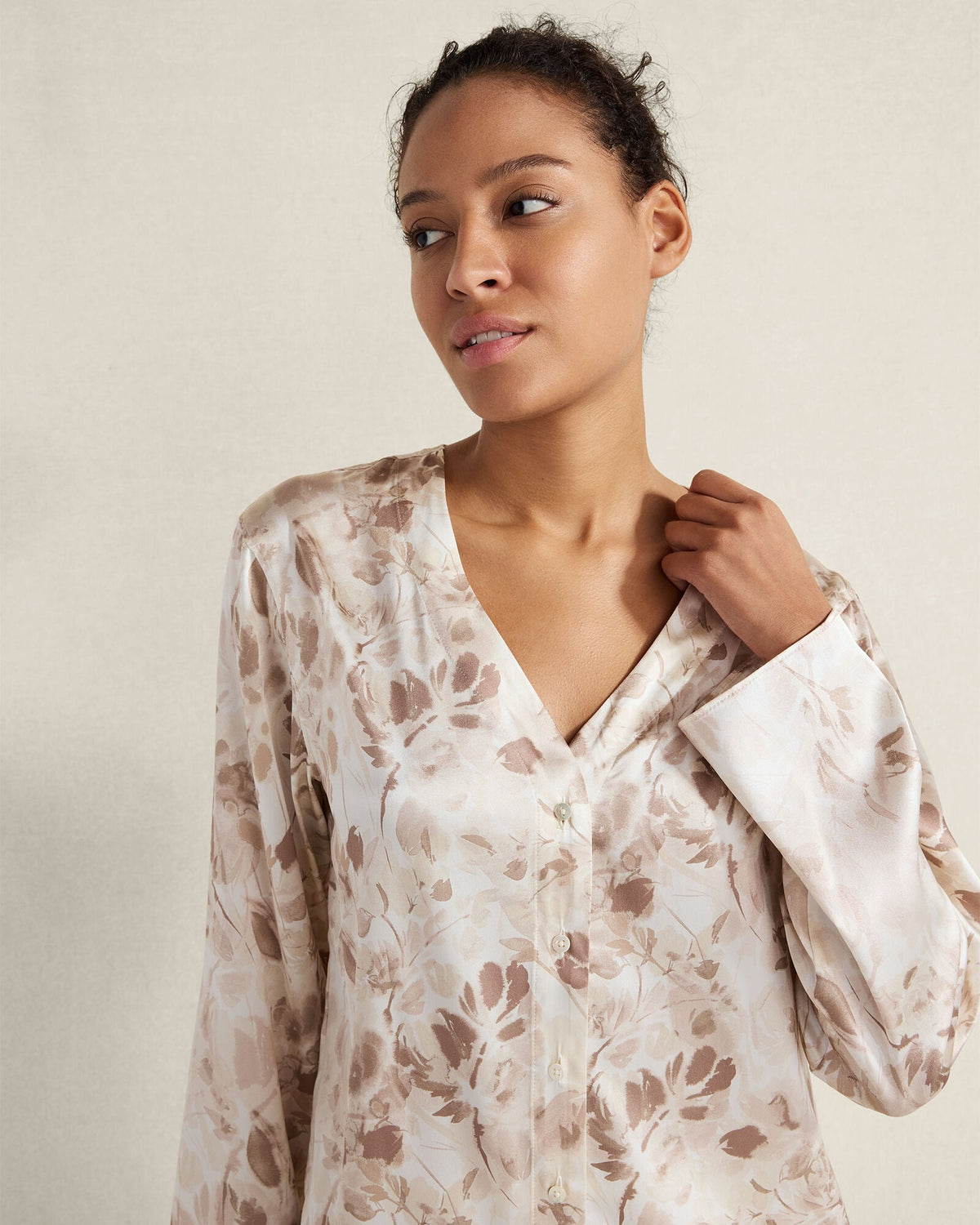 WASHABLE SILK V-NECK TRANQUIL FLORAL SLEEP TOP | Talbots