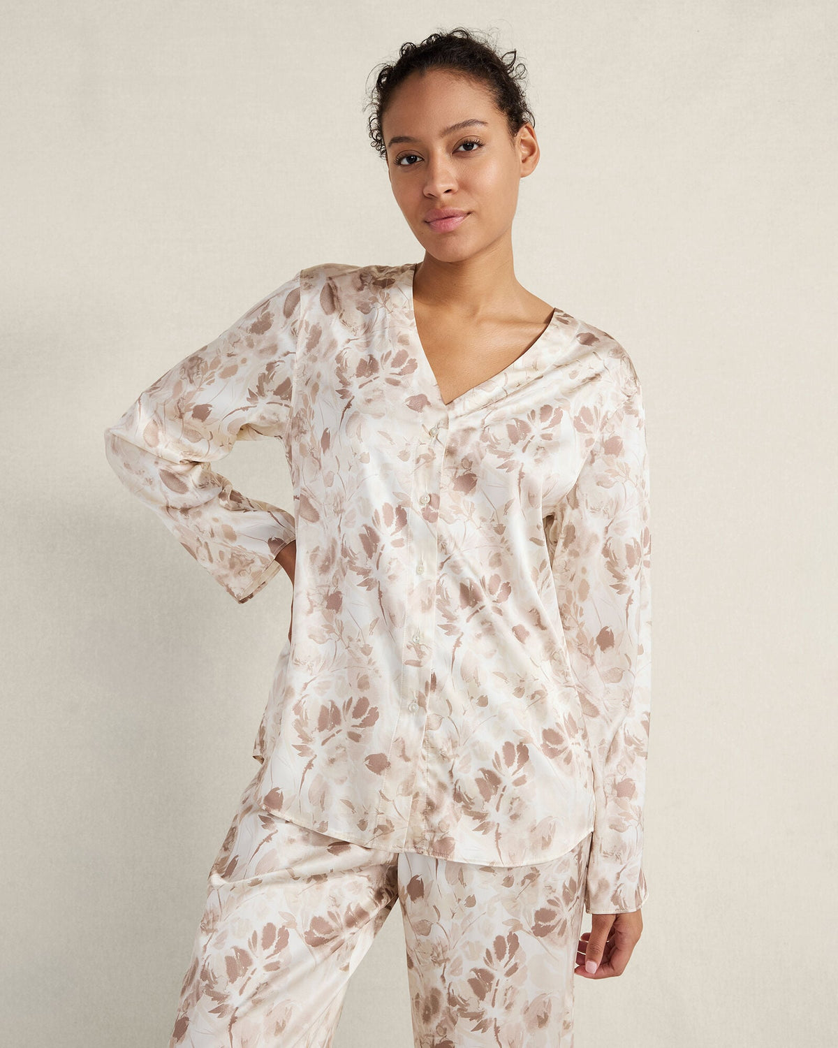 WASHABLE SILK V-NECK TRANQUIL FLORAL SLEEP TOP | Talbots