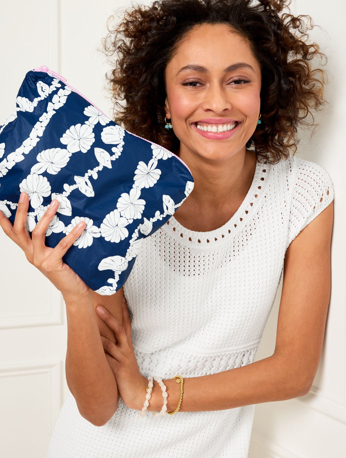 ALOHA COLLECTION MID SHELL LEI REVERSIBLE POUCH | Talbots