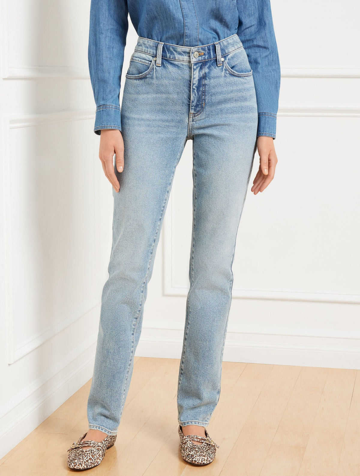 STRAIGHT LEG JEANS - GLENDALE WASH - CURVY FIT | Talbots