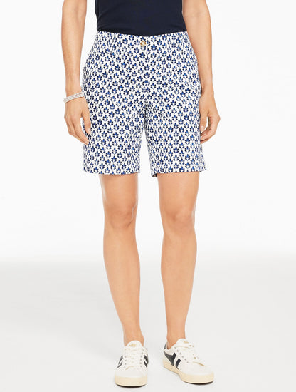 RELAXED CHINO SHORTS - GRAPHIC LEAVES | Talbots